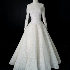 Preloved US 8 Anna Augusta Modest Chantilly Lace Bridal Gown